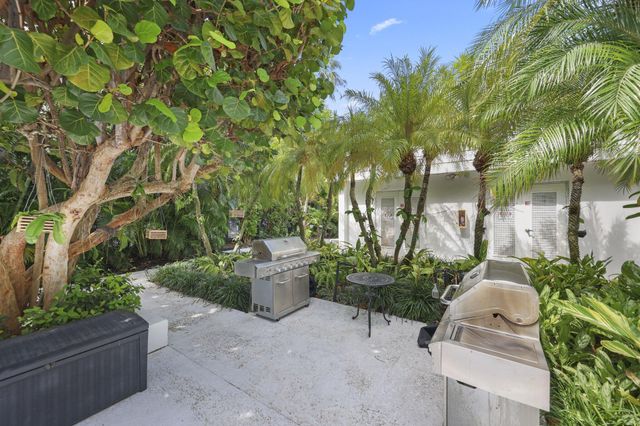 2860 S OCEAN Boulevard 302, Palm Beach, FL 33480