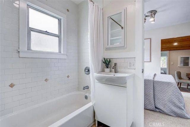 221 S Guadalupe, Redondo Beach, CA 90277