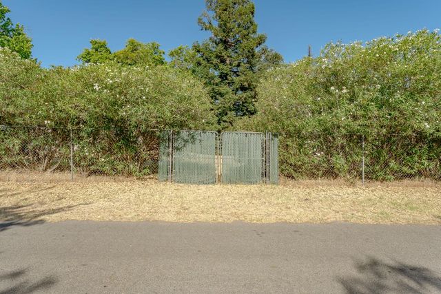 7265 Falcon Rd, Fair Oaks, CA 95628
