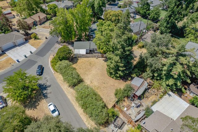 7265 Falcon Rd, Fair Oaks, CA 95628