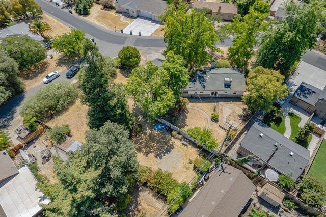 7265 Falcon Rd, Fair Oaks, CA 95628