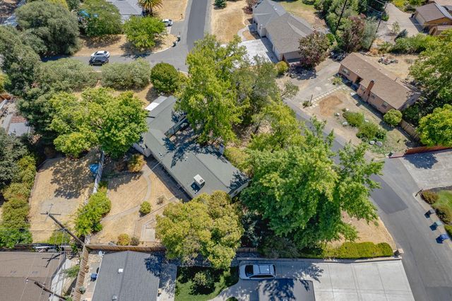 7265 Falcon Rd, Fair Oaks, CA 95628
