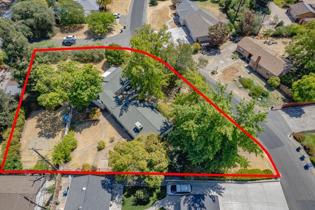 7265 Falcon Rd, Fair Oaks, CA 95628