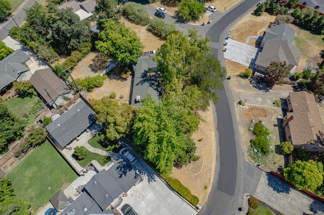 7265 Falcon Rd, Fair Oaks, CA 95628