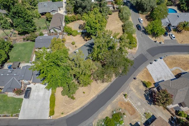 7265 Falcon Rd, Fair Oaks, CA 95628