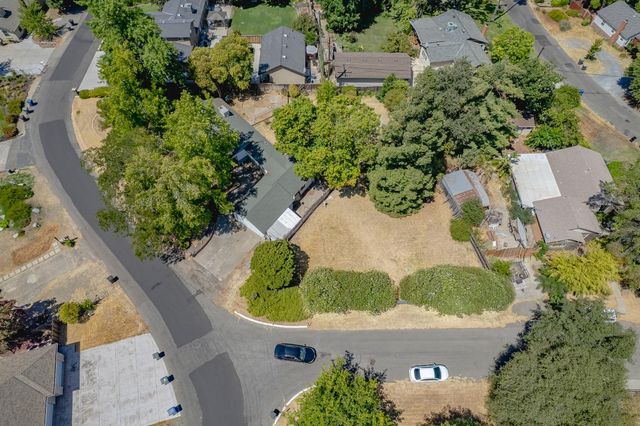 7265 Falcon Rd, Fair Oaks, CA 95628