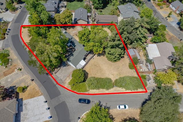 7265 Falcon Rd, Fair Oaks, CA 95628