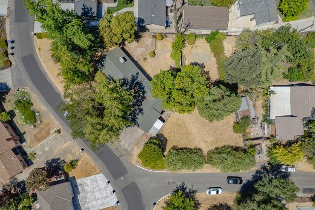 7265 Falcon Rd, Fair Oaks, CA 95628
