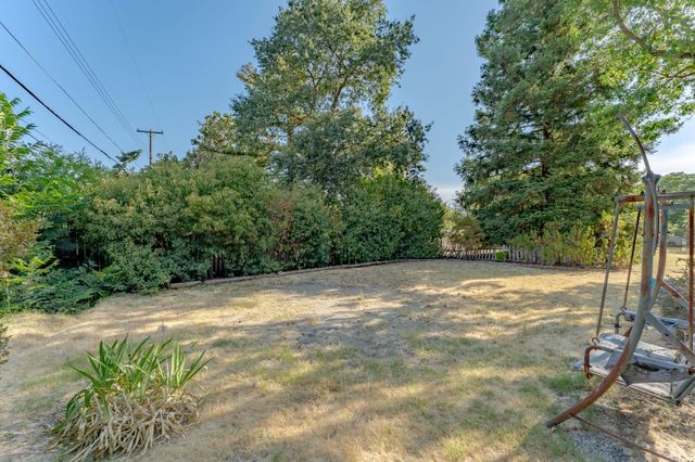 7265 Falcon Rd, Fair Oaks, CA 95628
