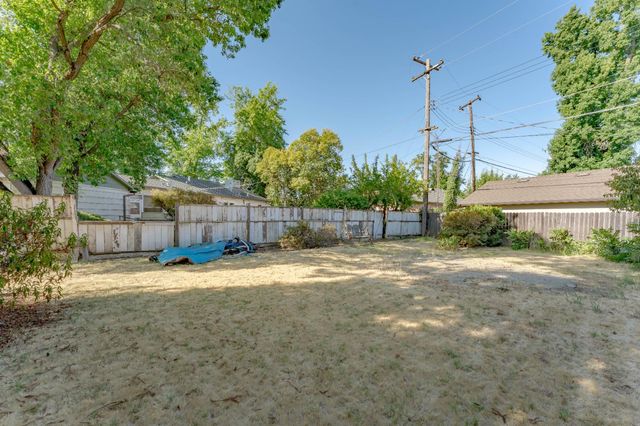 7265 Falcon Rd, Fair Oaks, CA 95628