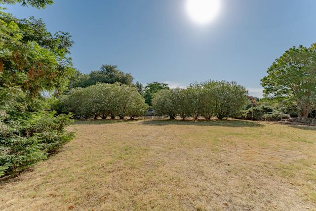 7265 Falcon Rd, Fair Oaks, CA 95628
