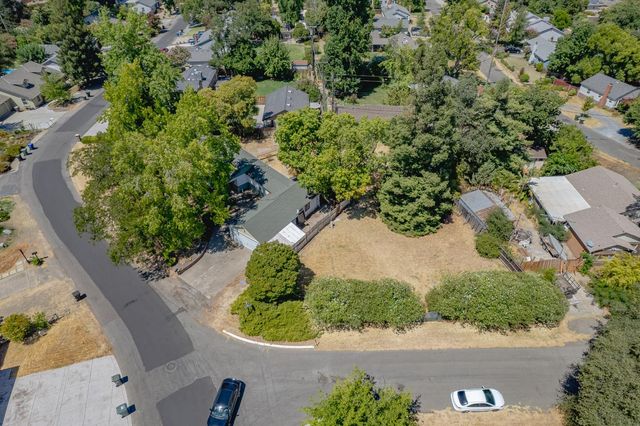 7265 Falcon Rd, Fair Oaks, CA 95628