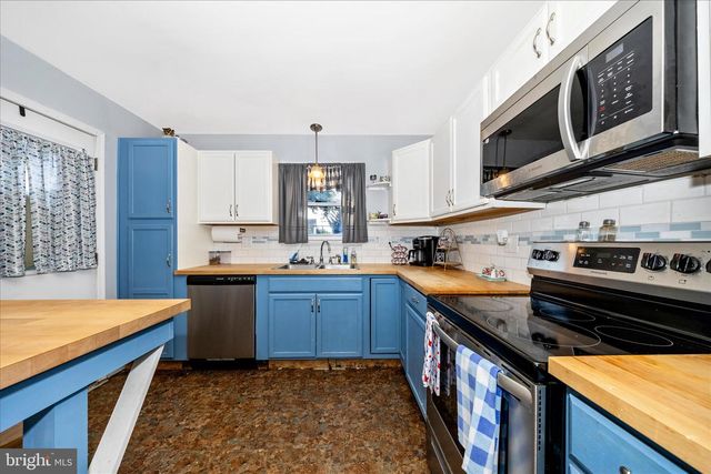 202 BETHLEHEM CT, Hagerstown, MD 21740