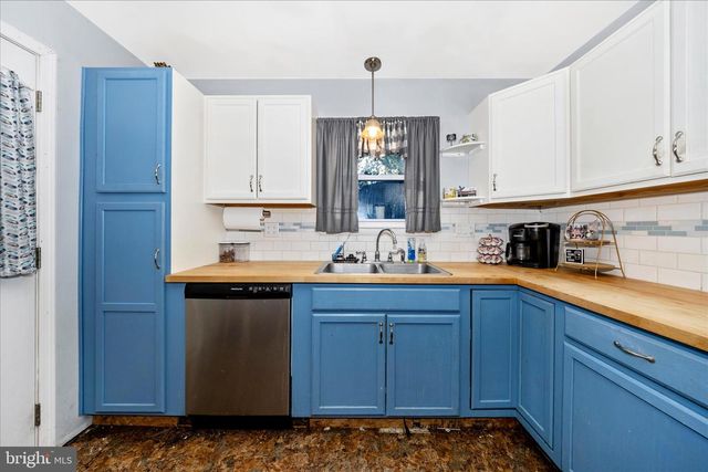 202 BETHLEHEM CT, Hagerstown, MD 21740