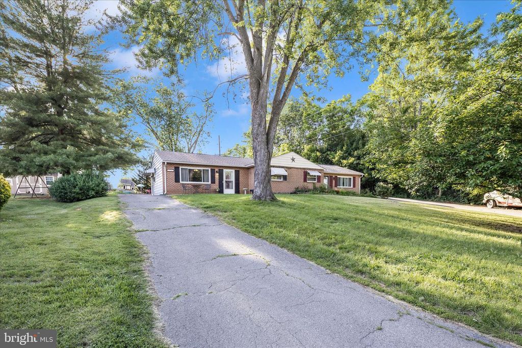 202 BETHLEHEM CT, Hagerstown, MD 21740