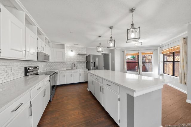 7703 Sandia Bluff, San Antonio, TX 78240