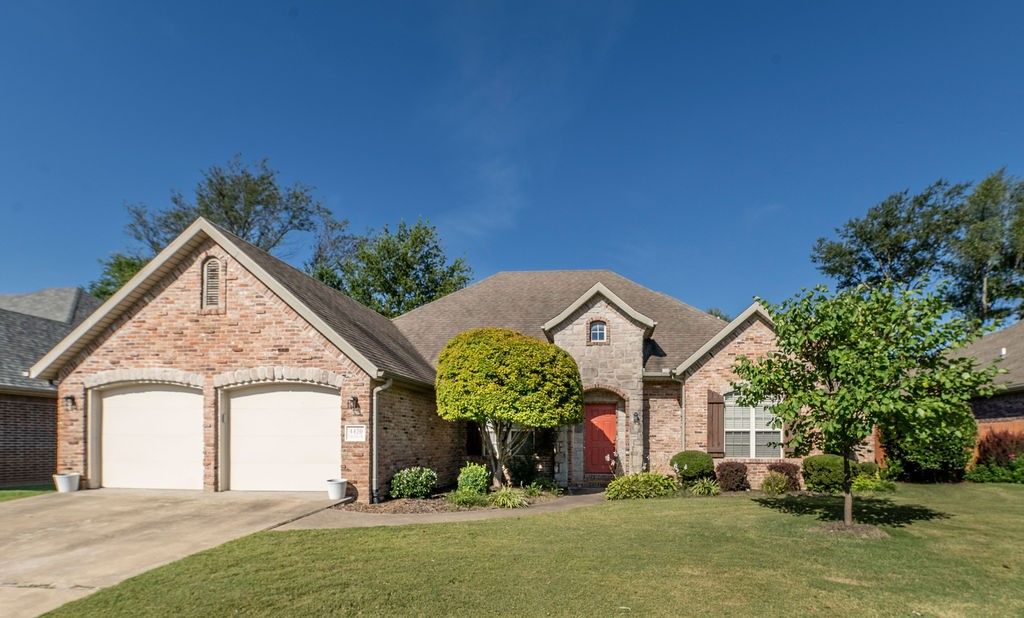 4420 W Collins Circle, Rogers, AR 72758