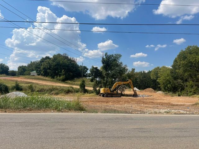 1017 N Maestri Road, Tontitown, AR 72762