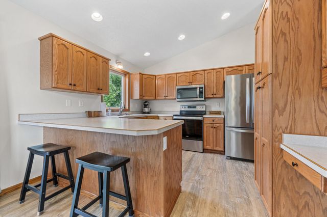 1907 33rd Street S, Moorhead, MN 56560