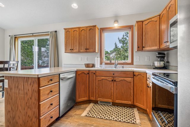 1907 33rd Street S, Moorhead, MN 56560