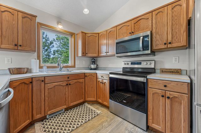 1907 33rd Street S, Moorhead, MN 56560