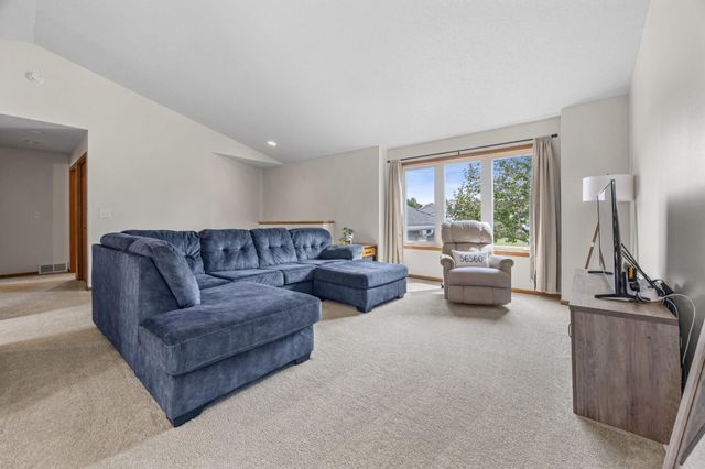 1907 33rd Street S, Moorhead, MN 56560