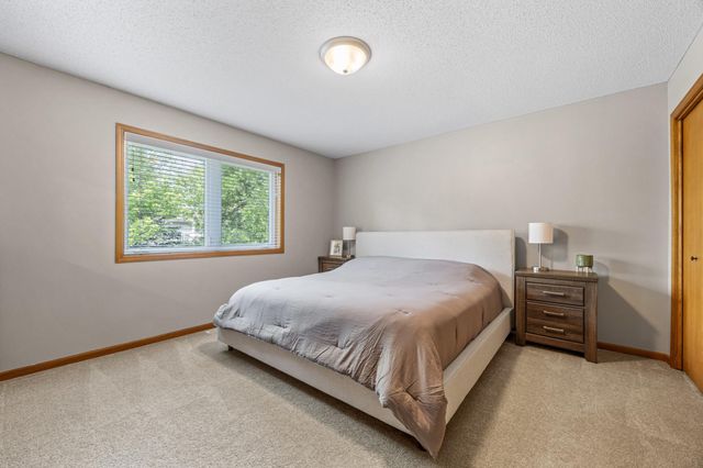 1907 33rd Street S, Moorhead, MN 56560