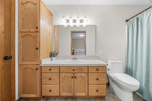 1907 33rd Street S, Moorhead, MN 56560