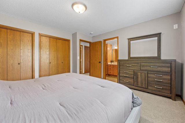 1907 33rd Street S, Moorhead, MN 56560