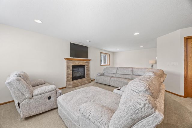1907 33rd Street S, Moorhead, MN 56560