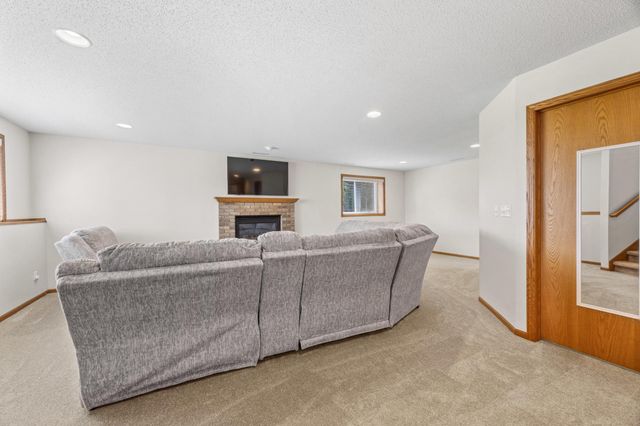 1907 33rd Street S, Moorhead, MN 56560