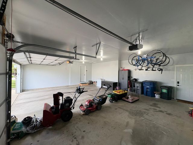 1907 33rd Street S, Moorhead, MN 56560