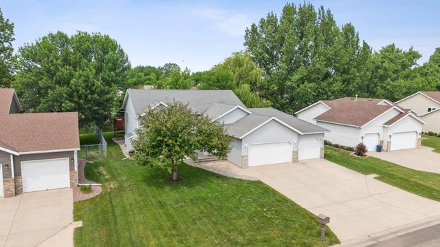 1907 33rd Street S, Moorhead, MN 56560