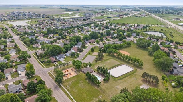 1907 33rd Street S, Moorhead, MN 56560