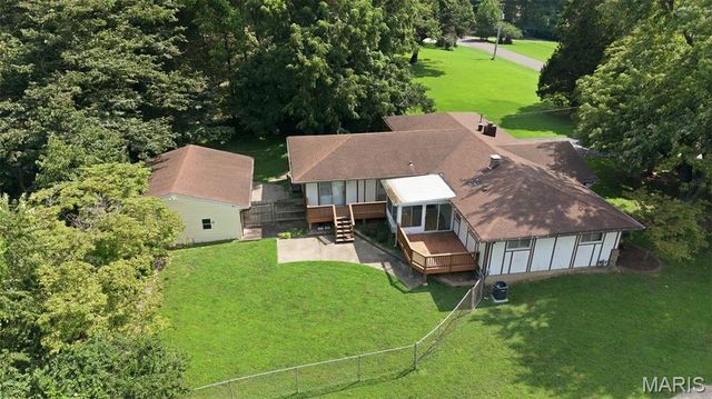 36 Marine Lane, Maryland Heights, MO 63043
