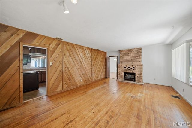 36 Marine Lane, Maryland Heights, MO 63043