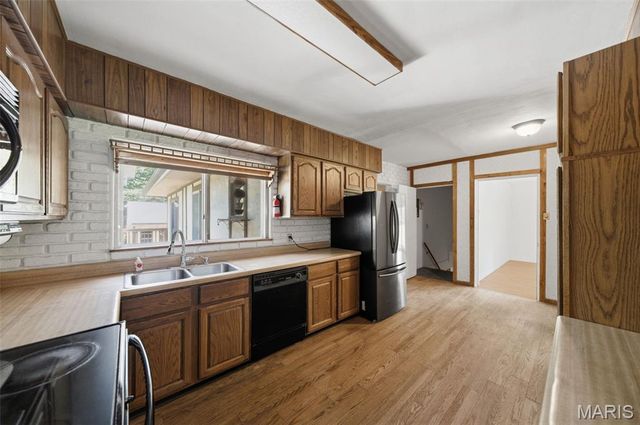 36 Marine Lane, Maryland Heights, MO 63043