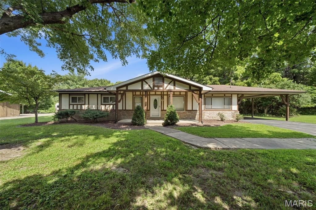 36 Marine Lane, Maryland Heights, MO 63043