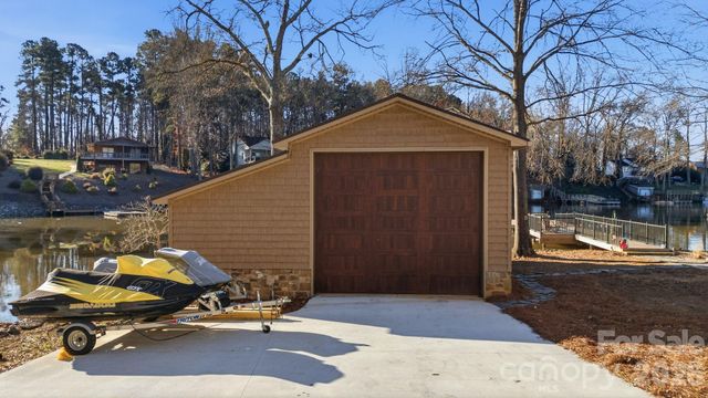 1186 Riverwood Drive, Lexington, NC 27292