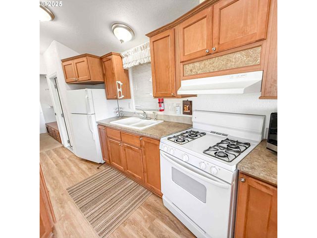 15061 HIGHWAY 101 4, Brookings, OR 97415