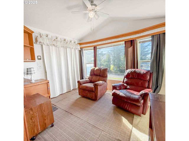 15061 HIGHWAY 101 4, Brookings, OR 97415