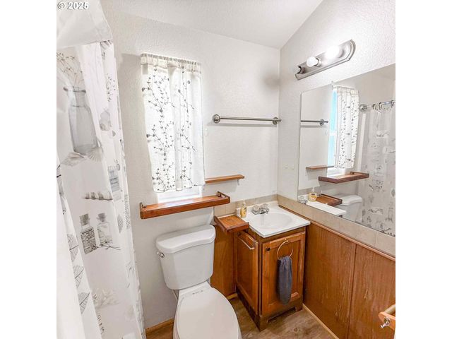 15061 HIGHWAY 101 4, Brookings, OR 97415