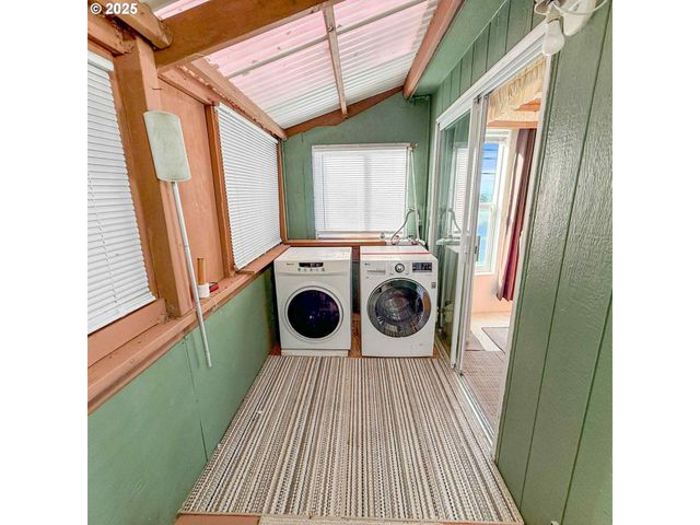 15061 HIGHWAY 101 4, Brookings, OR 97415