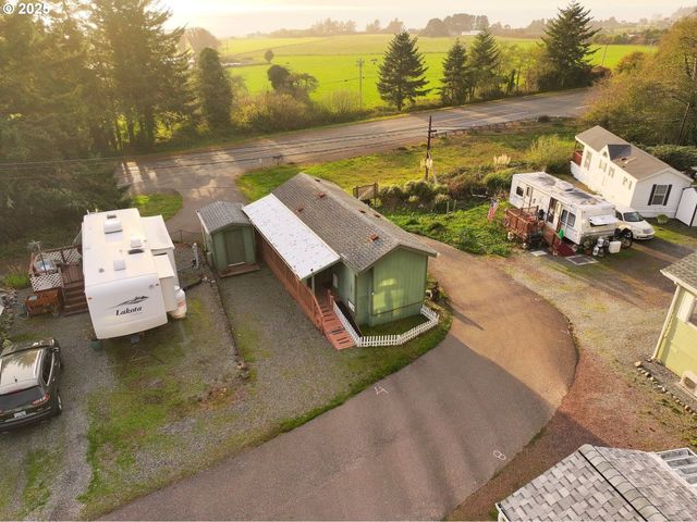 15061 HIGHWAY 101 4, Brookings, OR 97415