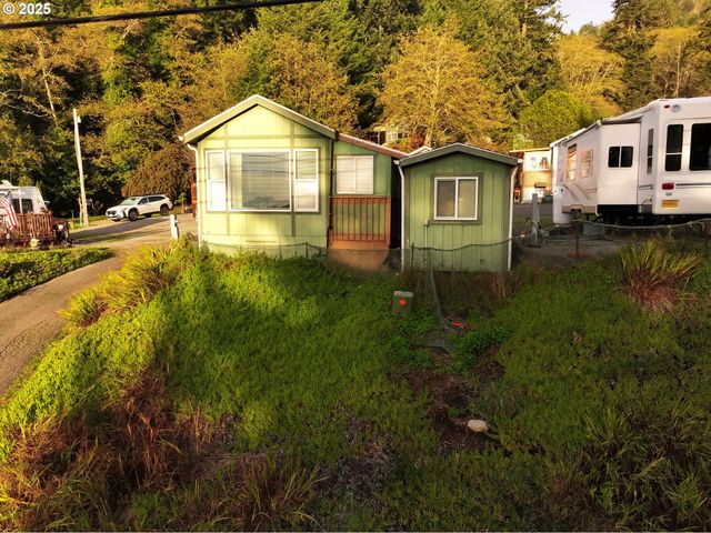 15061 HIGHWAY 101 4, Brookings, OR 97415