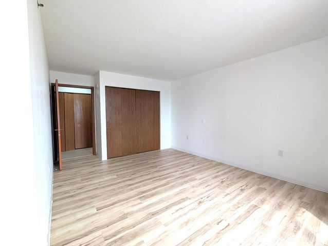 6500 Woodlake Drive 702, Richfield, MN 55423