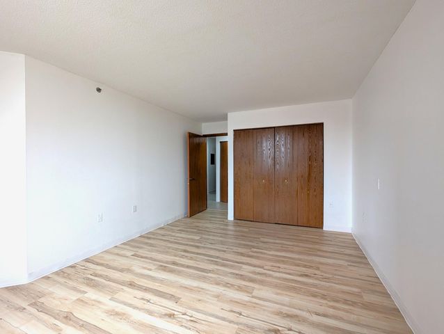 6500 Woodlake Drive 702, Richfield, MN 55423