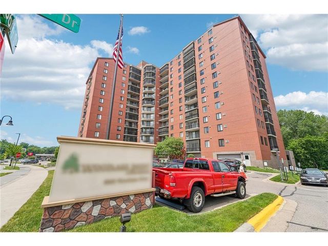 6500 Woodlake Drive 702, Richfield, MN 55423