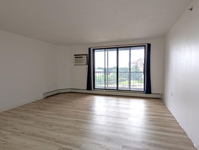 6500 Woodlake Drive 702, Richfield, MN 55423
