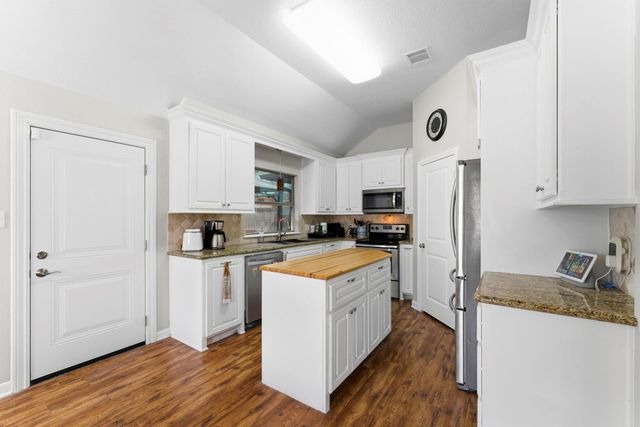 306 Lazy Lane, Montgomery, TX 77356